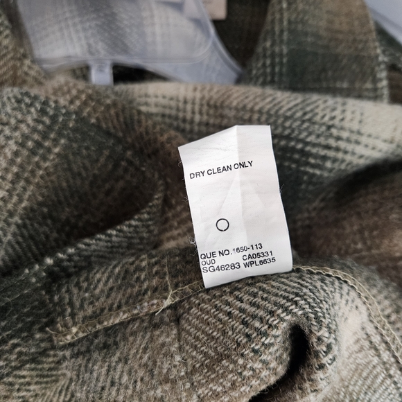 Woolrich Wool Blend Women's Plaid Button Down Shirt Size Medium Oversized - Picture 6 of 6